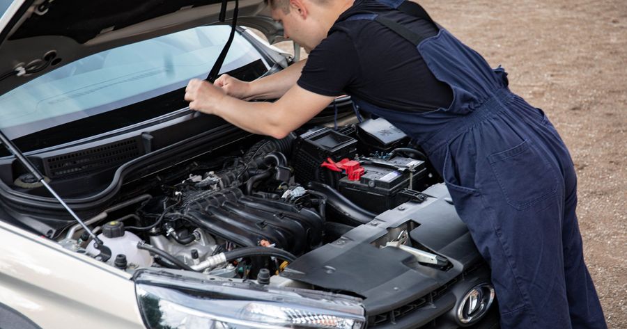 A Nissan oil change costs about $90 to $175 in 2026